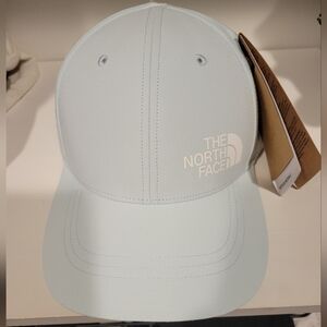 NEW- North Face Women’s Horizon Hat in Skylight Blue